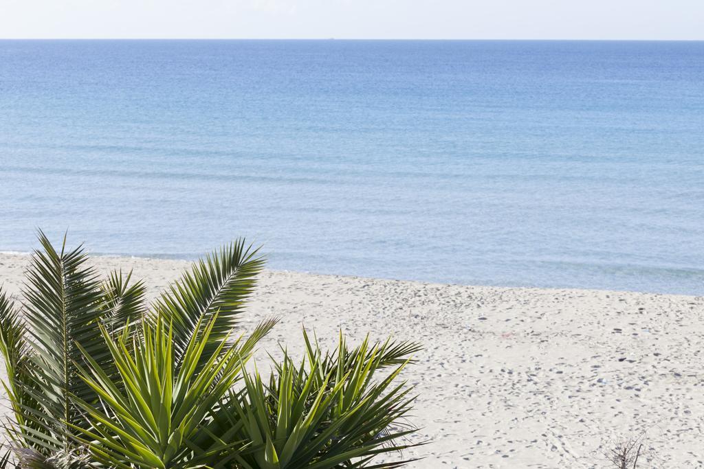 Sud Beach Hotel Fronte Mare By Ria Hotels Marina Di Pulsano Rom bilde